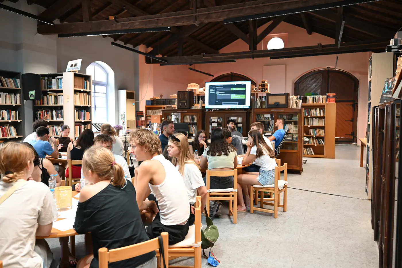 Day 3 at the Lavrio Municipal Library, during the introduction to website creation. Photo 6 of 32.