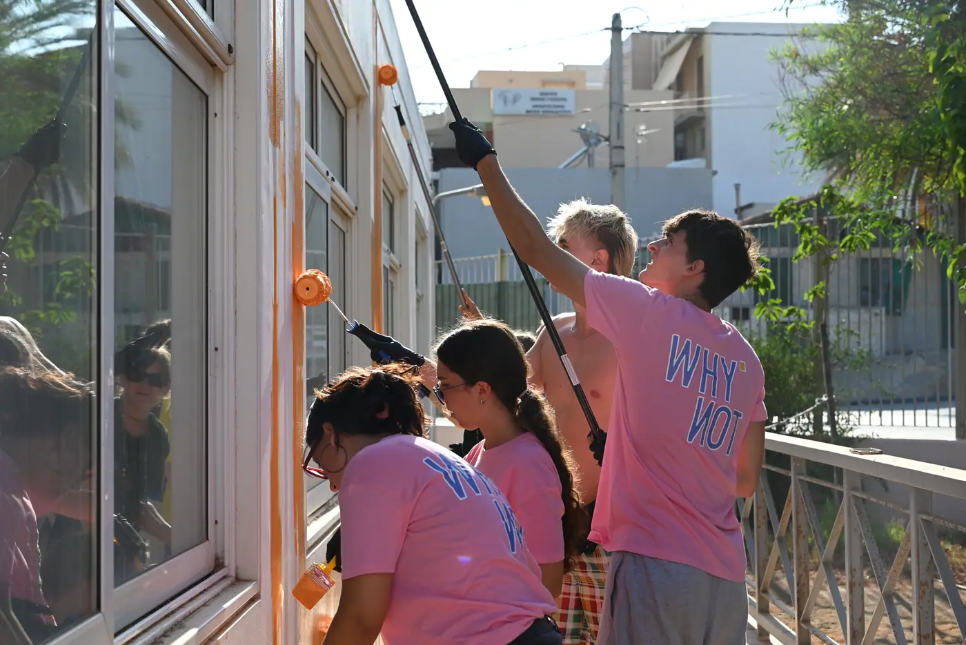 Day 3 at the 2nd Kindergarten of Lavrio, where participants painted alongside local young volunteers. Photo 20 of 32.