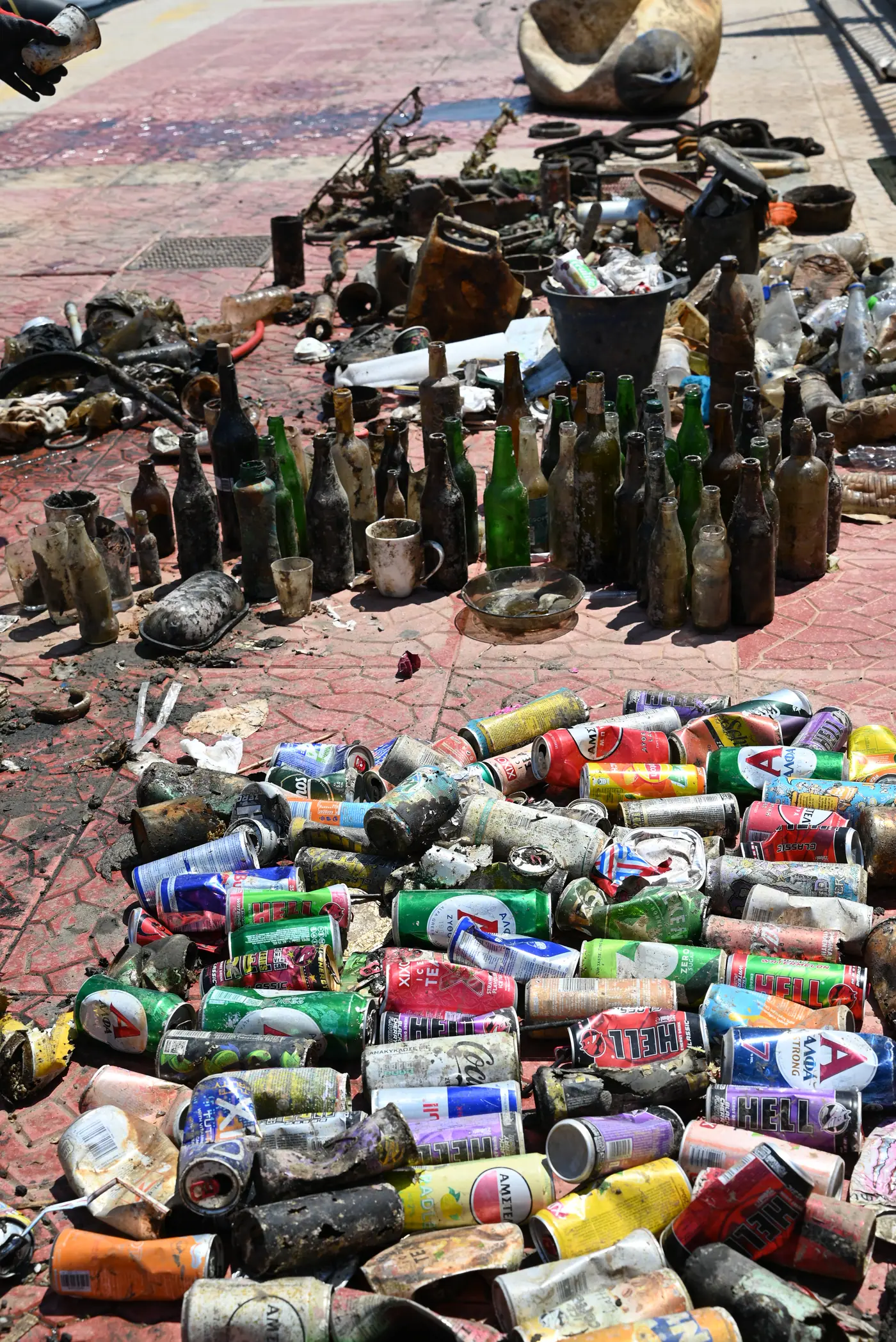 Day 9 at the Port of Lavrio, at the start of the six-hour underwater clean-up. Photo 21 of 43.