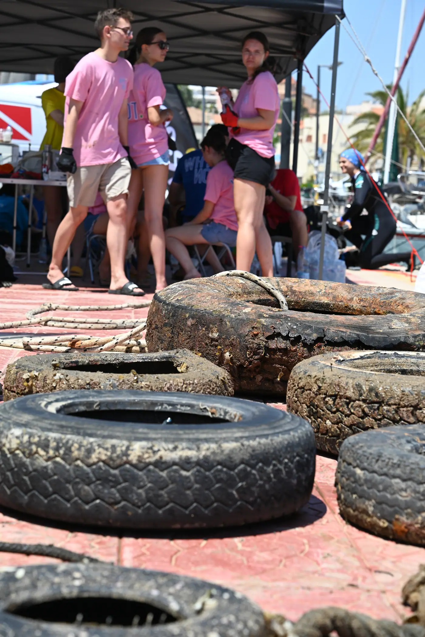 Day 9 at the Port of Lavrio, at the start of the six-hour underwater clean-up. Photo 25 of 43.