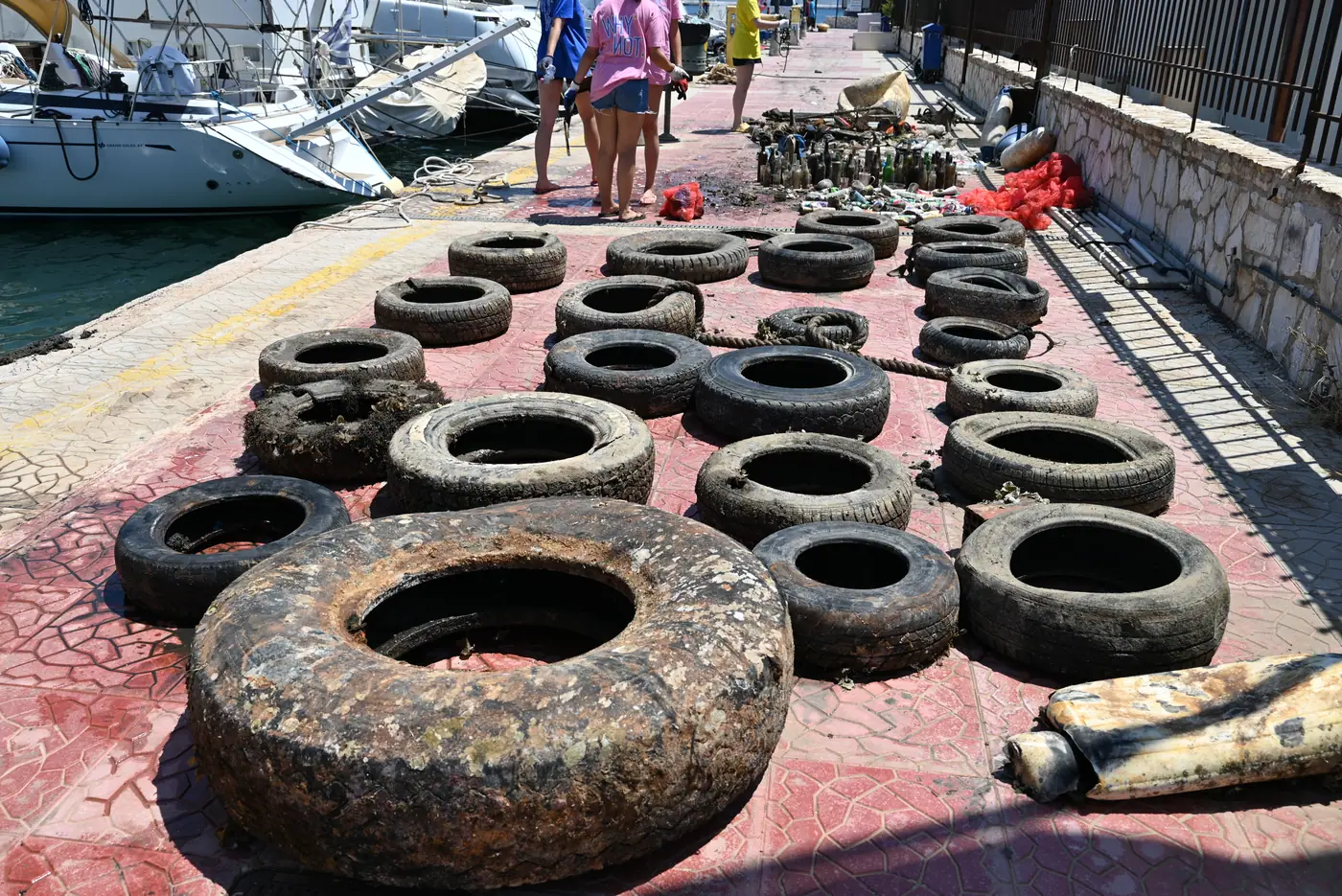 Day 9 at the Port of Lavrio, at the start of the six-hour underwater clean-up. Photo 33 of 43.